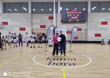 Florbalový klub Kutná Hora nám daroval 17 000 Kč