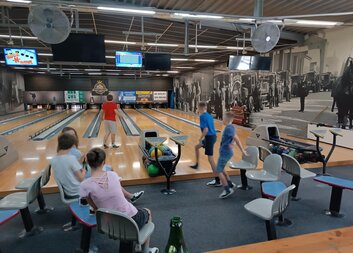 Intenzivní práci ve skupinkách jsme zakončili bowlingovým turnajem