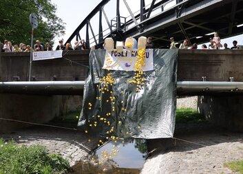 Výtěžek benefičního závodu Pošli kačku ve výši 51 800 Kč pomůže dětem z našeho střediska