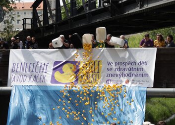 Výtěžek benefice Pošli kačku je oproti loňsku dvojnásobný